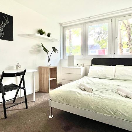 Private Bedrooms In A Flat! Home Away From Home! Shared Bathroom Londýn Exteriér fotografie