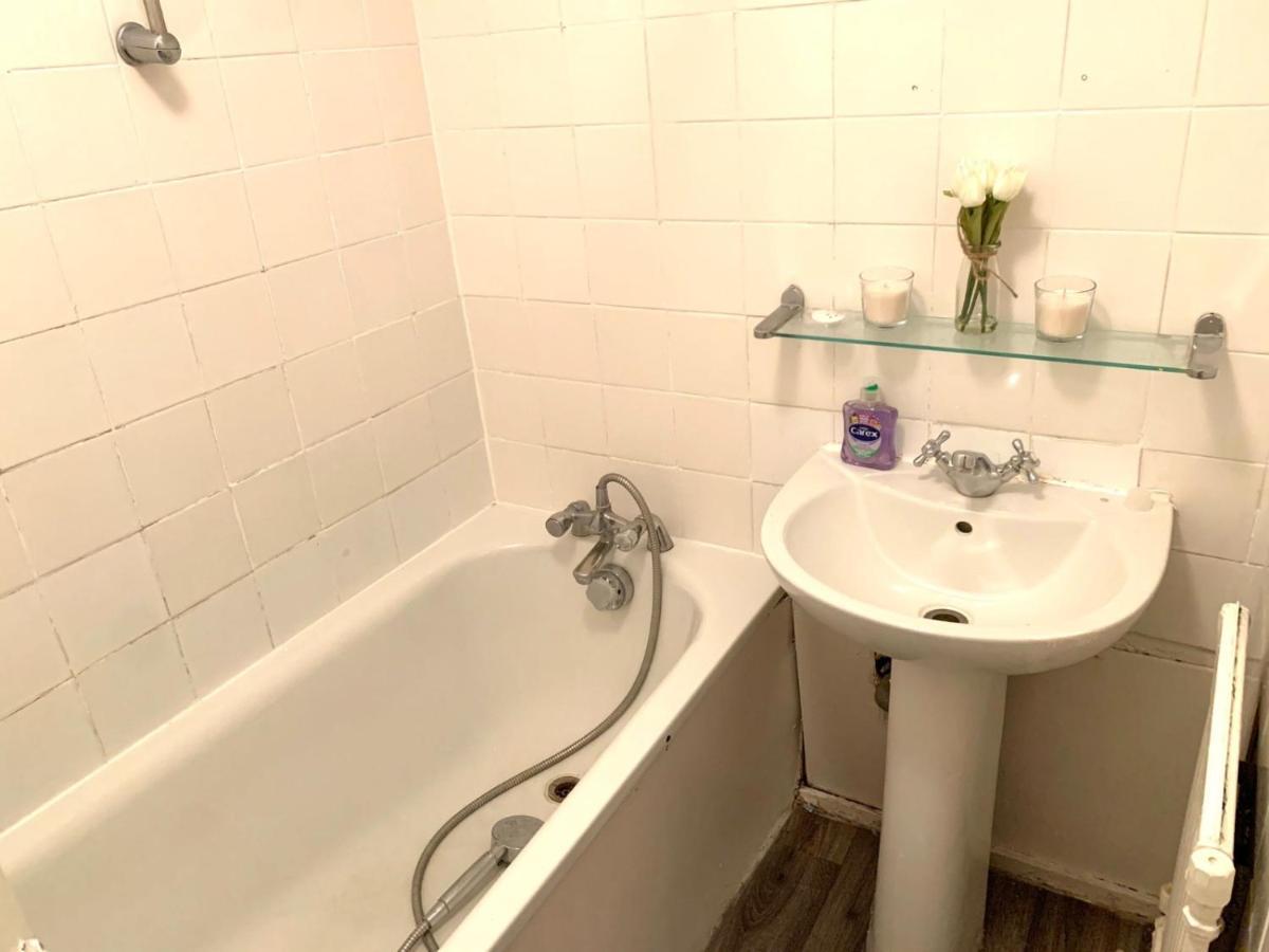 Private Bedrooms In A Flat! Home Away From Home! Shared Bathroom Londýn Exteriér fotografie