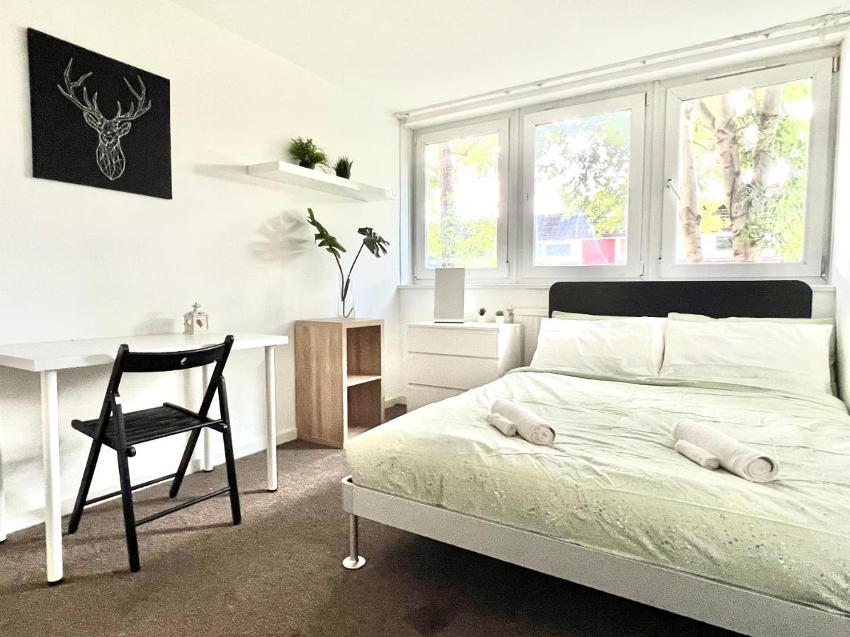 Private Bedrooms In A Flat! Home Away From Home! Shared Bathroom Londýn Exteriér fotografie