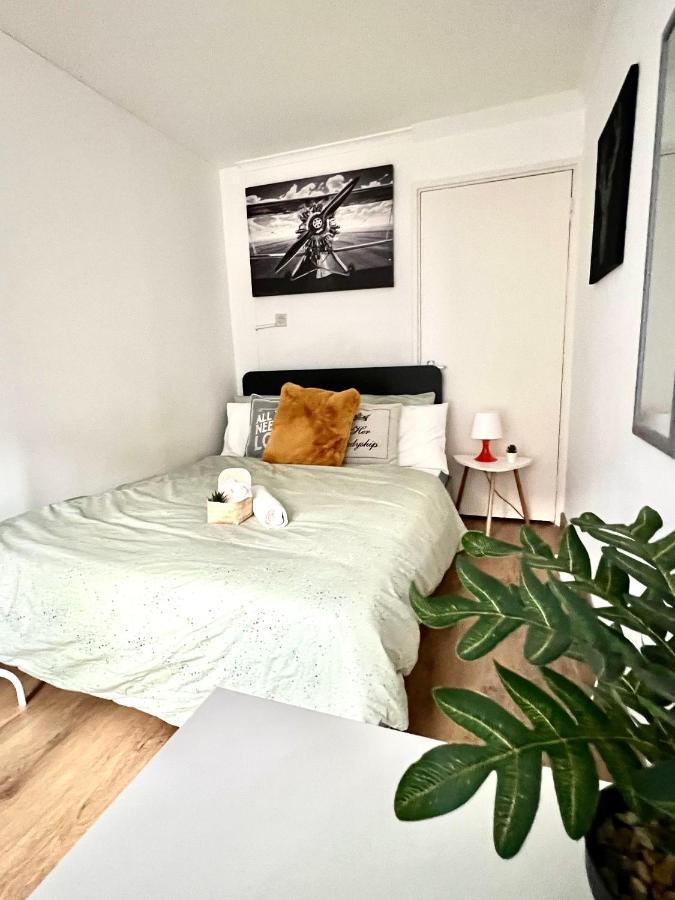 Private Bedrooms In A Flat! Home Away From Home! Shared Bathroom Londýn Exteriér fotografie